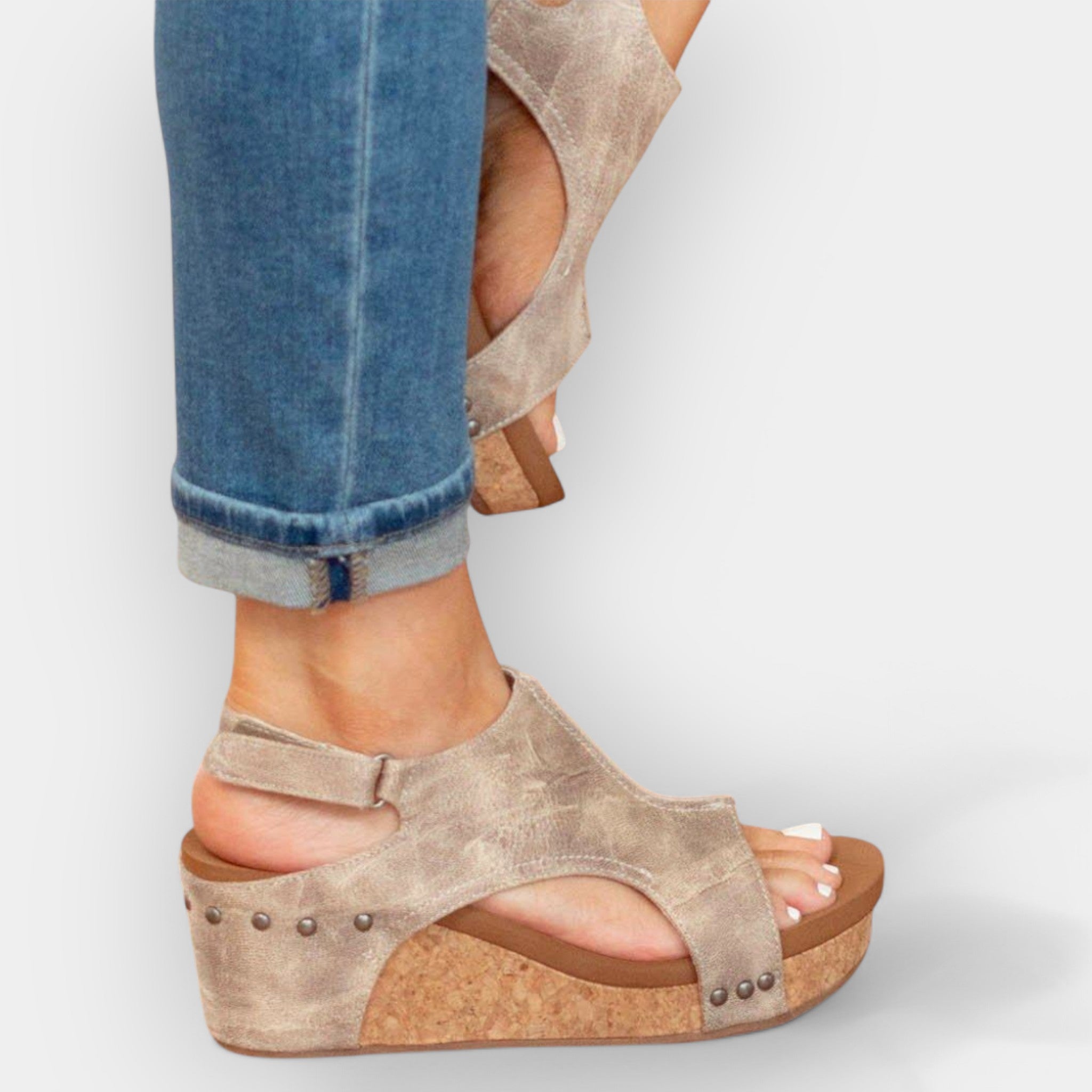 Sandale cu platformă – echilibru și confort