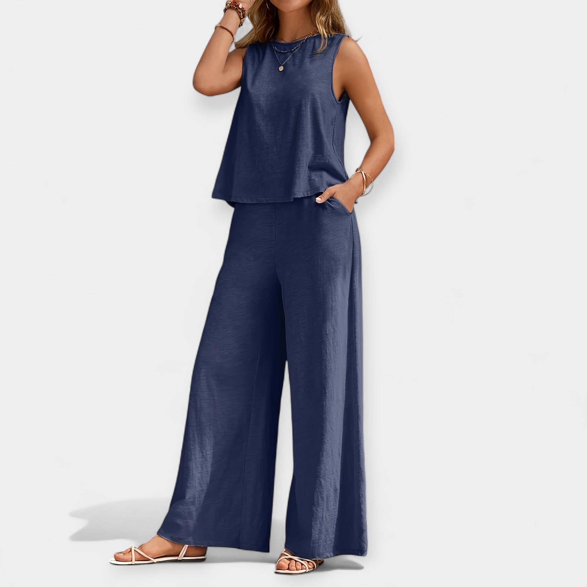 Set fluid cu top lejer și pantaloni largi