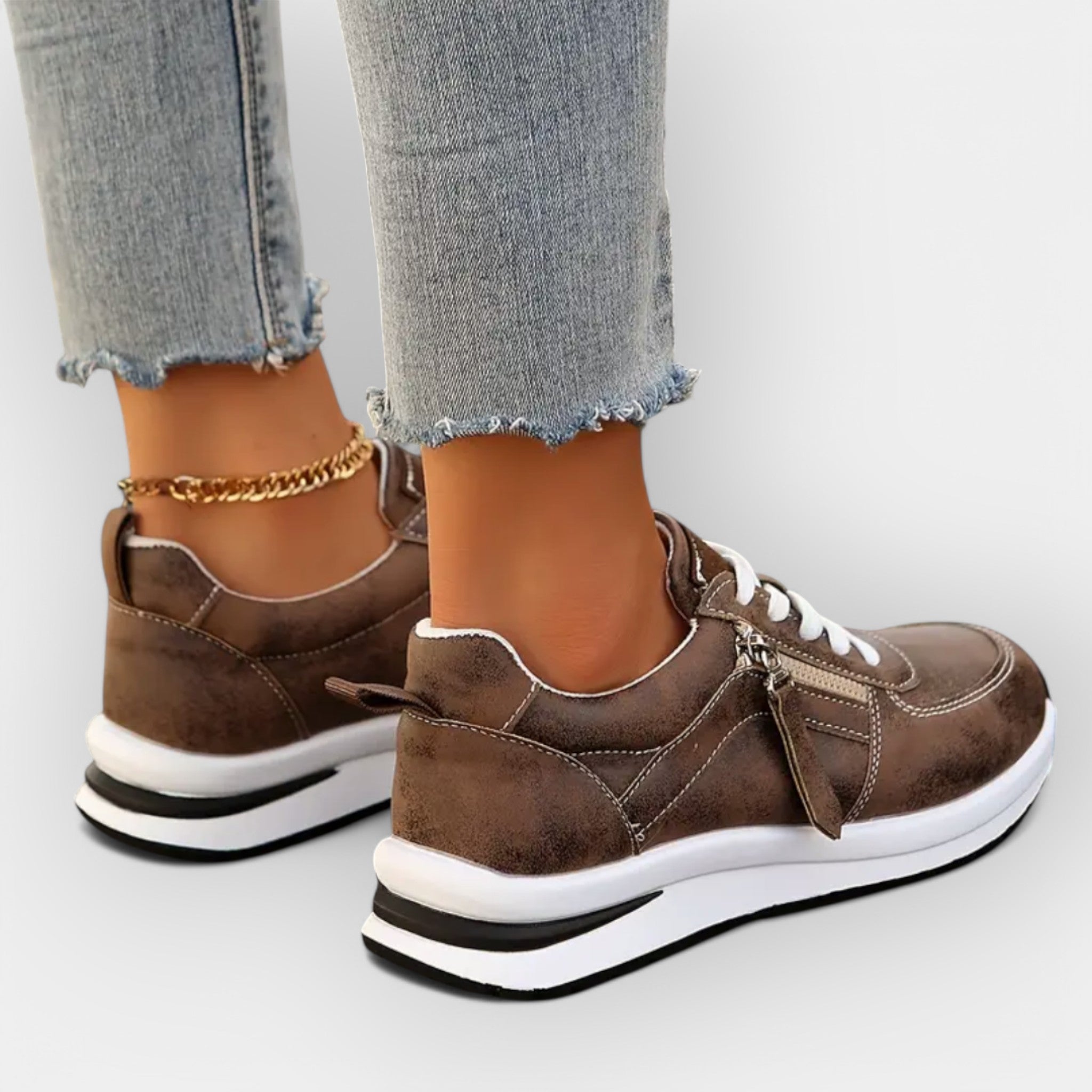 Sneakers anatomice cu eleganță