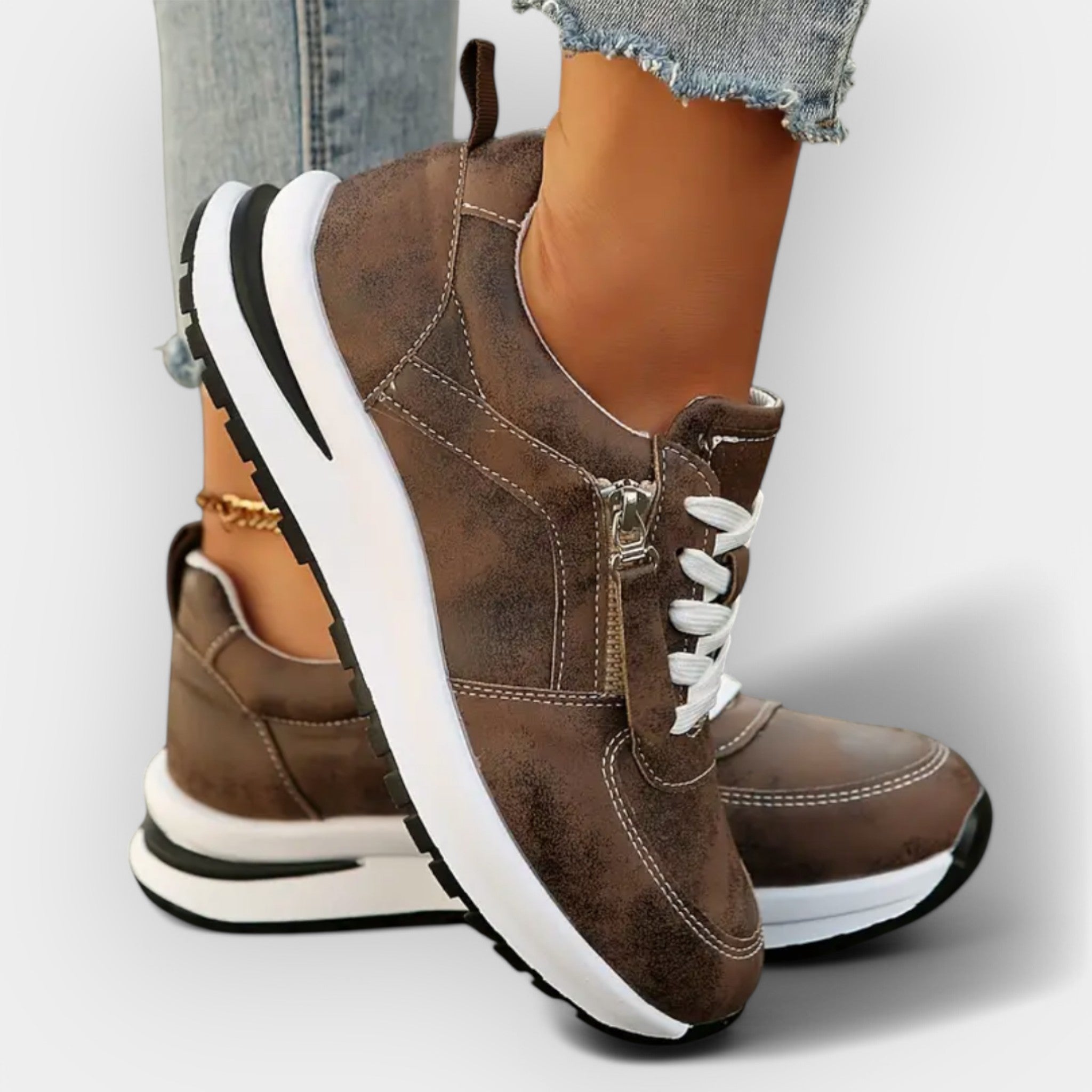 Sneakers anatomice cu eleganță