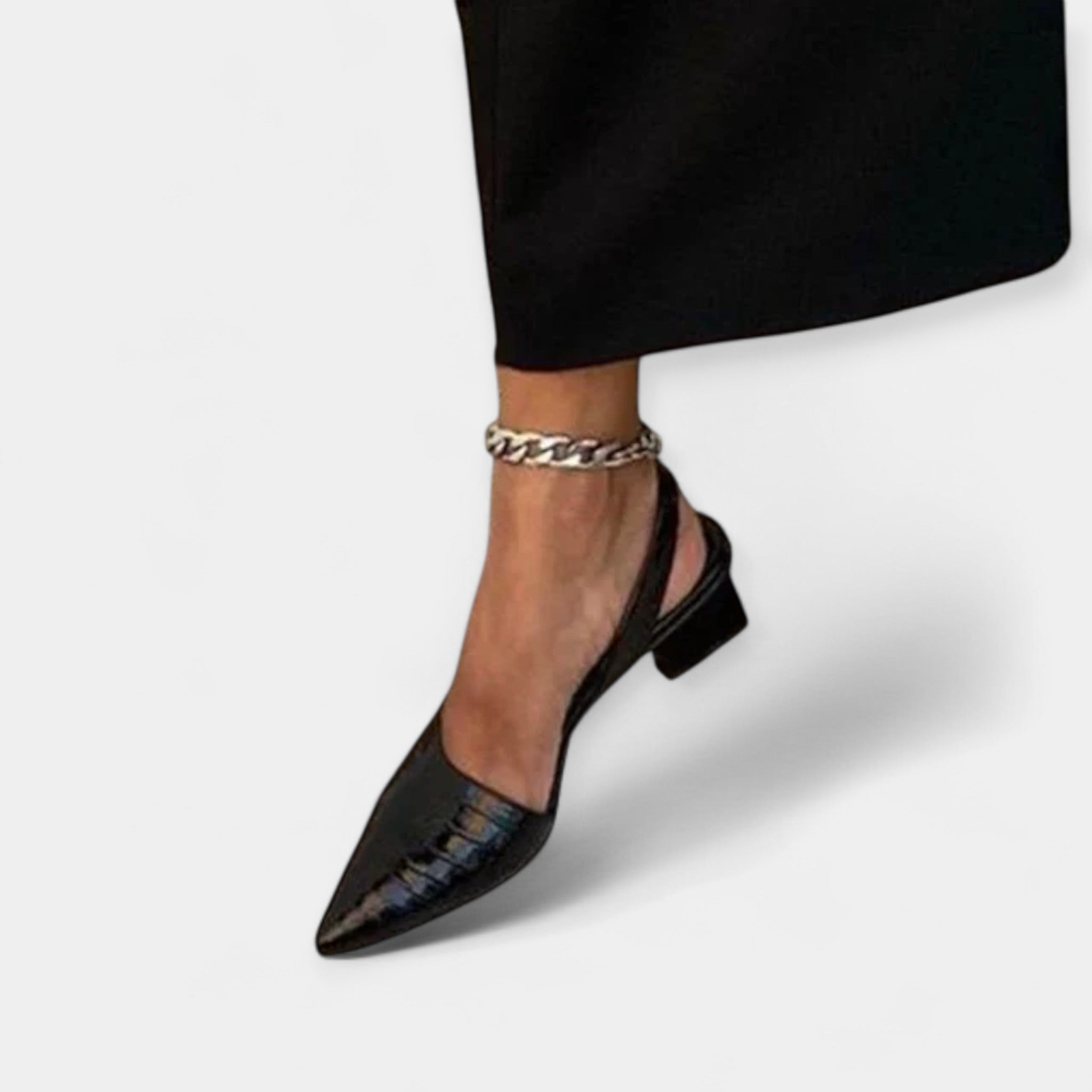 Pantofi eleganți cu detalii de lux